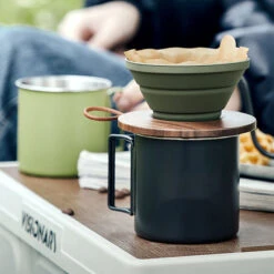 Portable Coffee Pour-Over Filter Cup – Silicone And Walnut